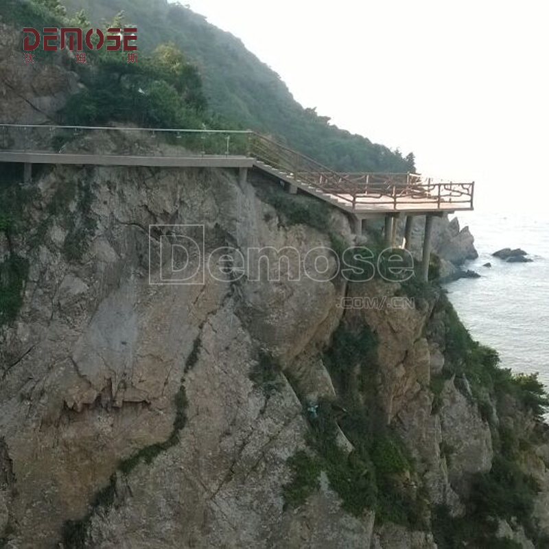 中國玻璃棧道欄桿工程