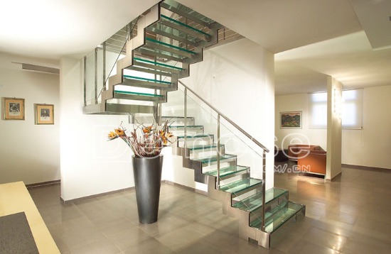 如何通過不銹鋼樓梯扶手增加家居的美觀度?